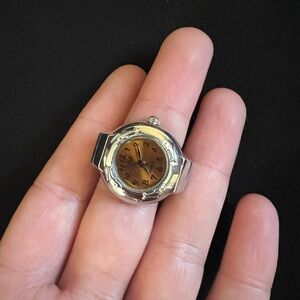 KS Quartz Stretch Ring Watch